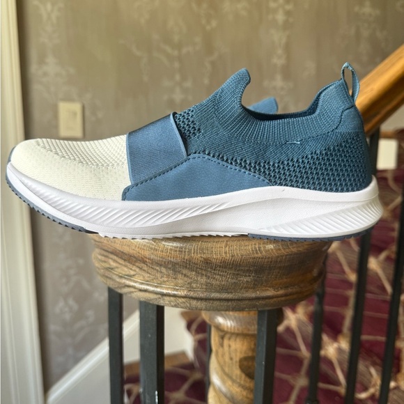 CRANE ladies lightweight slip on sneaker NWOT size 8, perfect condition, blue - Picture 7 of 10